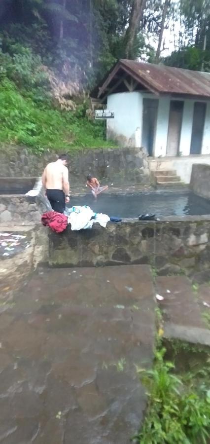 Hidayah Homestay Kelimutu Exterior foto