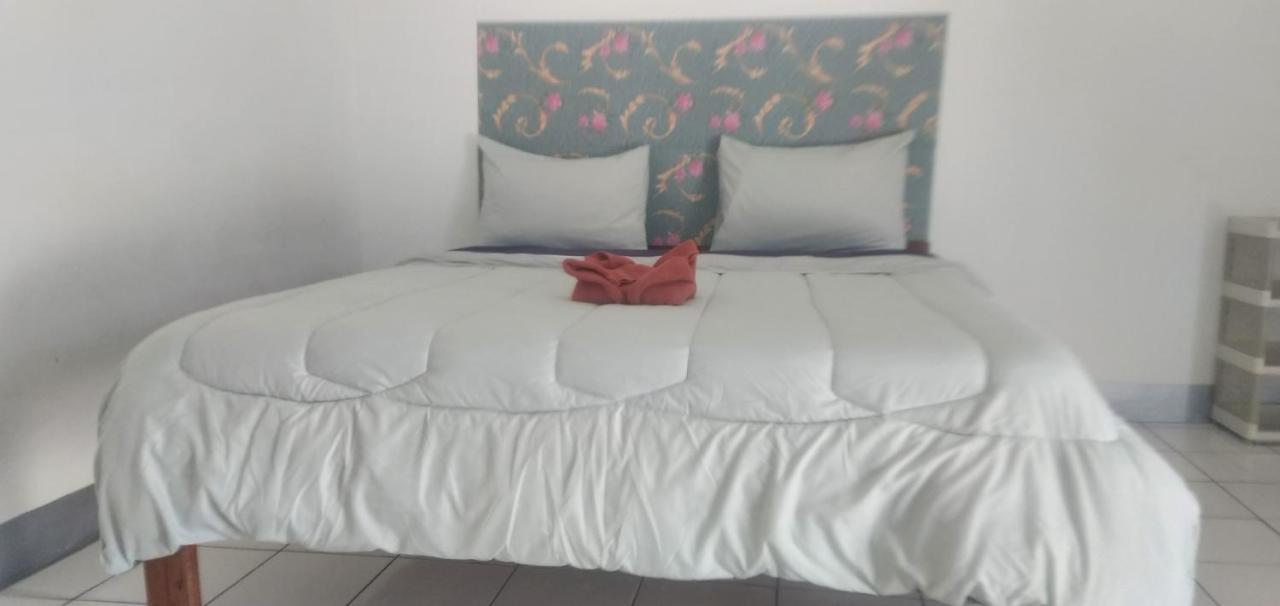 Hidayah Homestay Kelimutu Exterior foto