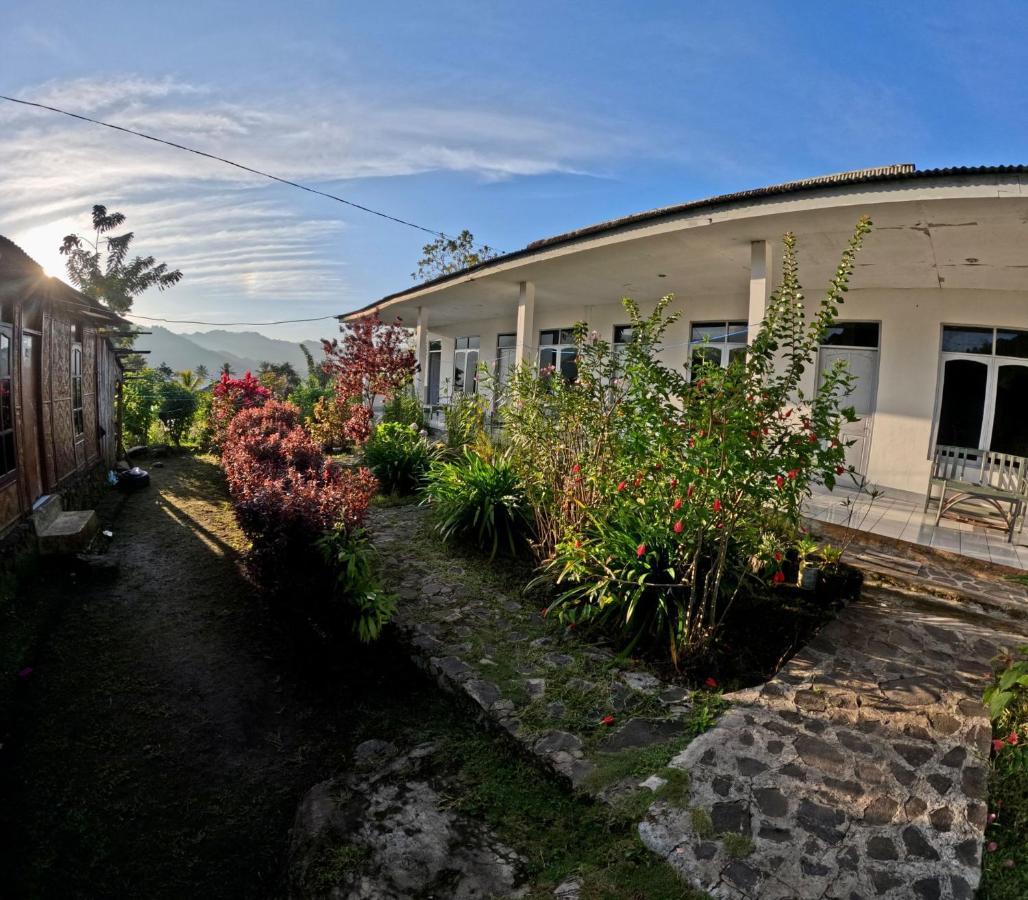 Hidayah Homestay Kelimutu Exterior foto